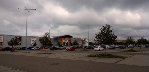 Ostrava – Obchodní centrum na okraji Ostravy má otevřeno od pondělí do neděle. V obchodním centru Géčko se nachází supermarket Globus, lékárna Dr. Max, dětský koutek, drogerie DM, trafika Geco, […]