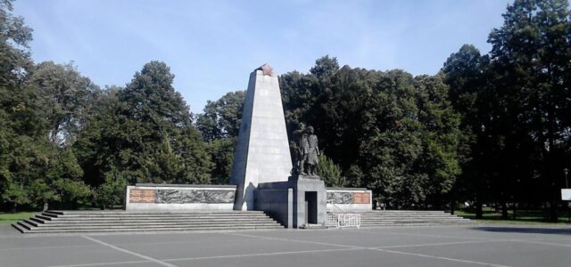 Památník Rudé armády v Komenského sadech v Moravské Ostravě s 668 urnami s popelem sovětských vojáků a českých občanů padlých při osvobozování Ostravy v roce 1945. Památník byl odhalen v [&hellip;]